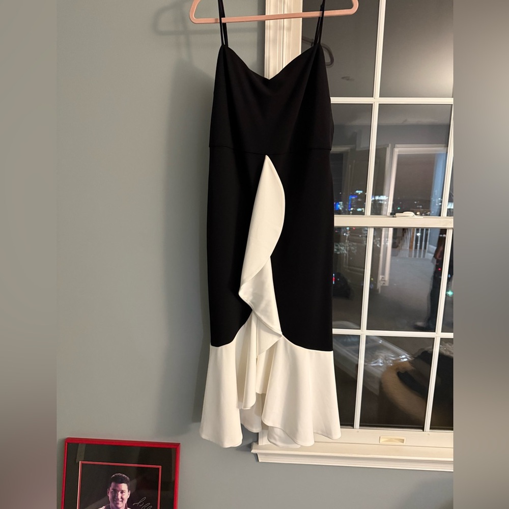Christian Siriano black and white  dress 
!!! NWT!!! 
Size XL